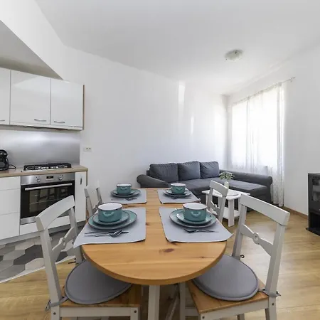 Apartment 23 And 25 With Free Private Parking *