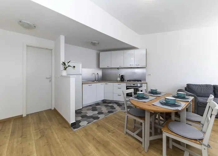 Apartment 23 And 25 With Free Private Parking *