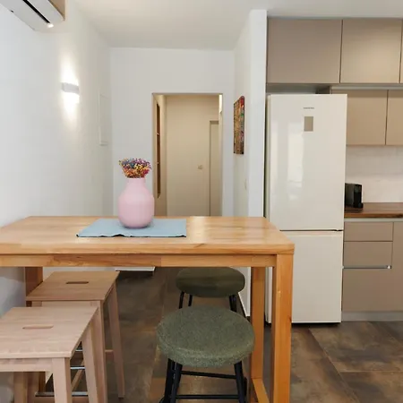 23 And 25 With Free Private Parking *