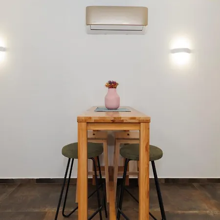 23 And 25 With Free Private Parking