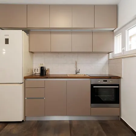 23 And 25 With Free Private Parking Apartman *